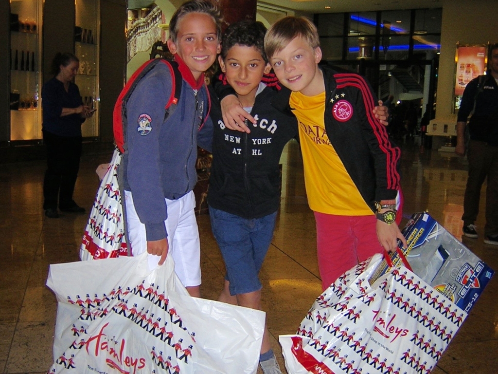 Village Camps International Summer Camp England 2024-07-27 https://www.villagecamps.com/journals_admin/images/1410-1055-DSCN0481 (1).jpg